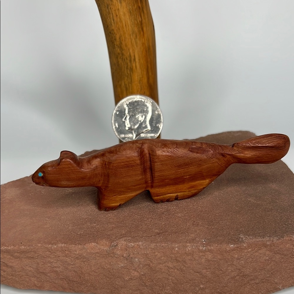 Wooden Cedar Beaver figurine. - Picture 2 of 2